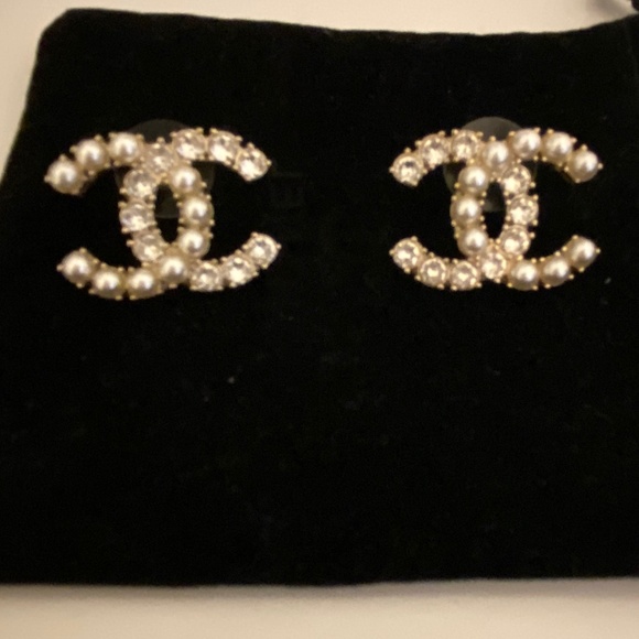 CHANEL Jewelry - Chanel cc earrings